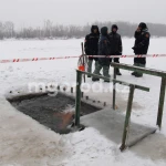 Как безопасно искупаться в проруби: советы санврачей