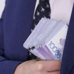 Поймали с поличным: за что задержали чиновников Минфина в Астане и Алматы