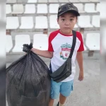 Дети собрали мусор со стадиона после футбольного матча в Уральске