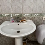 Қоғамдық орында аяғын жуған азамат көпшіліктің ашуына тиді