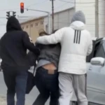 Пранкеры силой затащили девушку в машину в Атырау