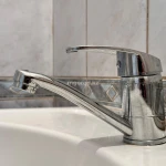 Горячую воду отключат на пять дней в 300 домах Уральска