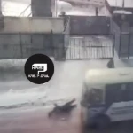 Пассажирский автобус сбил женщину на пешеходном переходе в Уральске