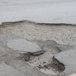 В Уральске обновляют дорогу с асфальтом времён СССР