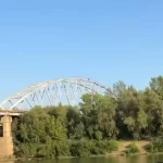 Мужчина после ссоры с девушкой пытался спрыгнуть с моста в Уральске