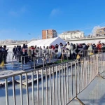 В Атырау тонкий лёд не останавливает смельчаков окунуться в проруби