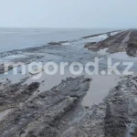 Перелив талой воды произошел на автодороге в ЗКО