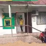 Женщине на голову упал кирпич в Уральске. Она погибла