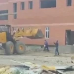 Пьяный водитель пытался снести пристройку к школе в Атырау
