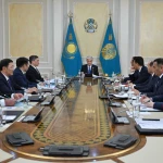 Министр транспорта РК получил выговор от Токаева за хаос на границе