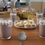Родители казахстанских школьников смогут отслеживать посещаемость школьной столовой