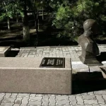 Памятник упал на девочку в Атырау: суд вынес приговор
