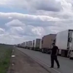К посту «Сырым» выстроилась 10-километровая очередь из большегрузов