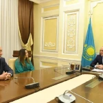Аким ЗКО встретился с проплывшей воды Антарктиды землячкой