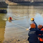 21-летняя девушка спрыгнула с моста в реку в Уральске