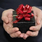Госслужащий из ЗКО сдал свой подарок государству