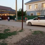 Играют на дороге: детскую площадку просят жители микрорайона Атырау