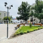 Подрядчик перекрыл дорогу: почему аллею в Уральске не принимают в эксплуатацию