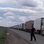 К посту «Сырым» выстроилась 10-километровая очередь из большегрузов
