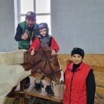 Особенные дети Уральска бесплатно занимаются иппотерапией