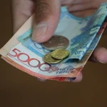 Кому платят специальное государственное пособие в Казахстане