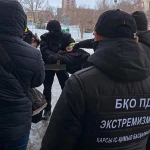 Приверженца религиозного течения задержали за вымогательство в Уральске