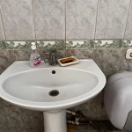 Қоғамдық орында аяғын жуған азамат көпшіліктің ашуына тиді