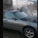 Два легковых авто спасли от огня в Уральске