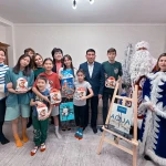 Аким Уральска вручил подарки детям, написавшим письмо президенту