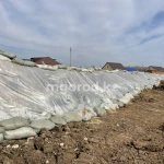 В Уральске более 300 человек участвуют в укреплении берегов Урала