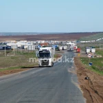 Порядка 200 большегрузов скопились на границе Казахстана с Россией