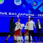 Оралда дарынды оқушылар 100 мың теңгемен марапатталды
