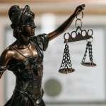 Мемлекеттік кірістер департаментінің бас маманы делдал болғаны үшін сотталды