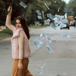 Вселенная денежно наградит три знака зодиака уже в июне