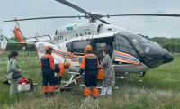 Младенца на вертолете доставили в больницу Уральска