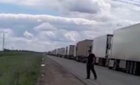 Пограничники ЗКО объяснили скопление фур на границе с РФ