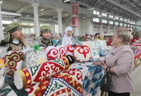 В Уральске проходит ярмарка ручных изделий «Курак корпе»