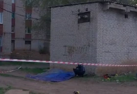 9-летнего ребенка ударило током во дворе многоэтажки в Уральске