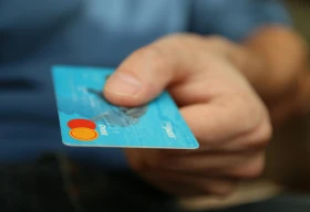 Уголовная ответственность за передачу банковских карт заработала в Казахстане
