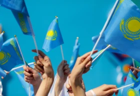 28 человек носят имя Казахстан