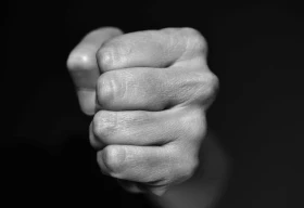 Учитель получил 25 суток ареста за избиение школьника в Казахстане