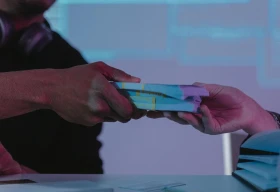 Ақтөбеде ірі көлемде ақша жымқырған алаяқ сотталды