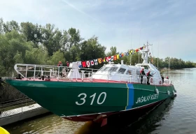 В Уральске на воду спустили 36-й сторожевой корабль
