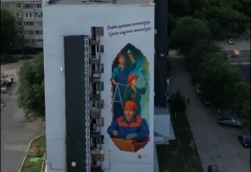 В День строителя в ЗКО появился новый мурал о рабочих профессиях