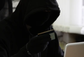 Снимать деньги с чужих карт запретили в Казахстане