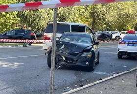 Две иномарки столкнулись в центре Уральска: есть пострадавшие