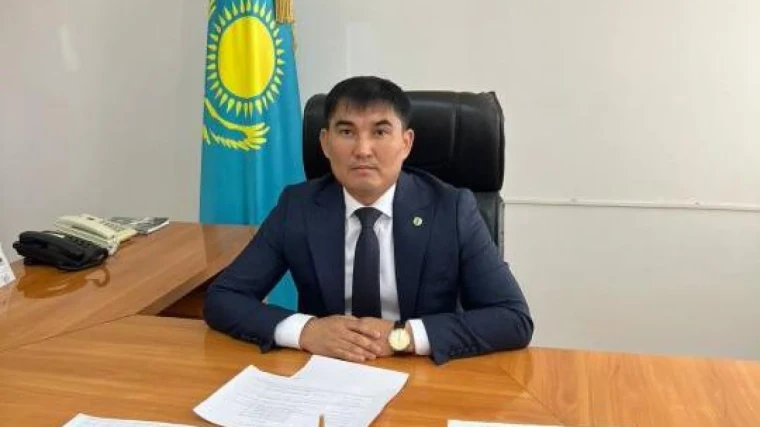 «Душил и бил в кабинете» — акима судят после скандала с любовницей на западе Казахстана