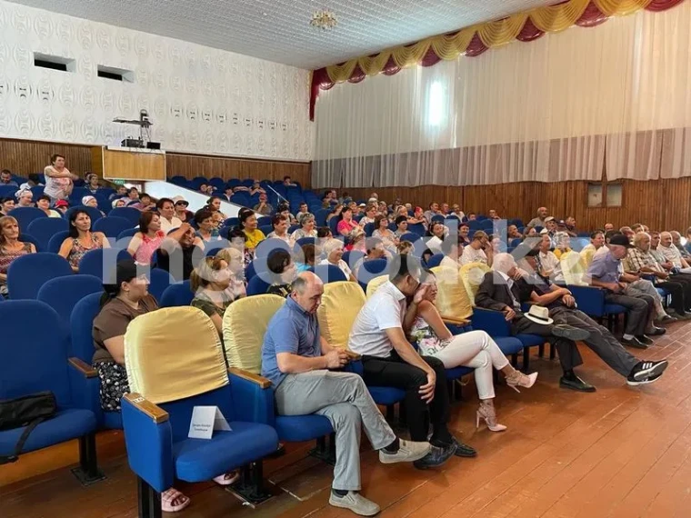 Спор разгорелся во время схода жителей в селе ЗКО | Мой Город Спор разгорелся во время схода жителей в селе ЗКО