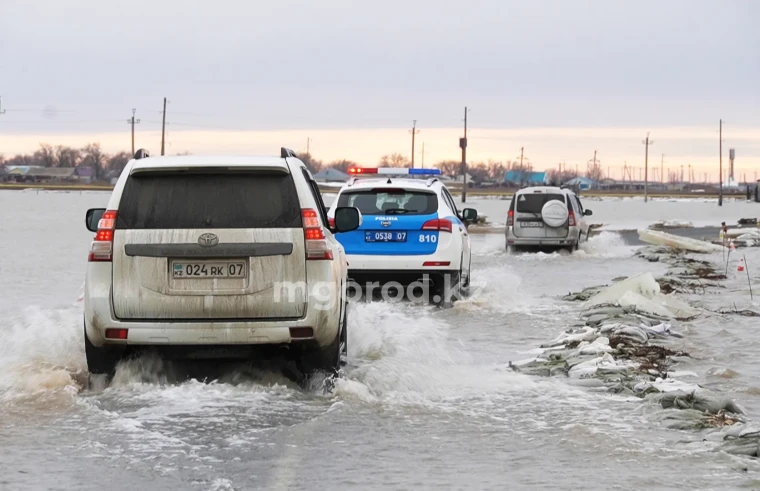 Паводок в ЗКО: без транспортного сообщения остается один поселок | Мой Город Паводок в ЗКО: без транспортного сообщения остается один поселок