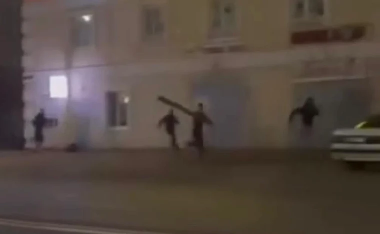 Уличную драку сняли на видео в Уральске | Мой Город Уличную драку сняли на видео в Уральске